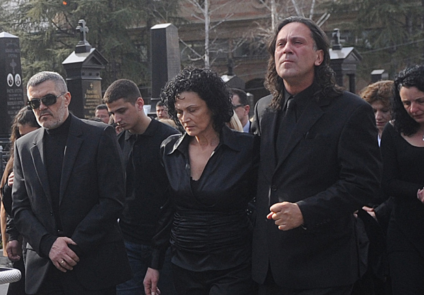 И једни и други су завијени у црно: У каквим су односима данас породице Ксеније Пајчин и Филипа Каписоде?